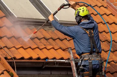 Démoussage et hydrofuge de toiture à Saint-Yaguen